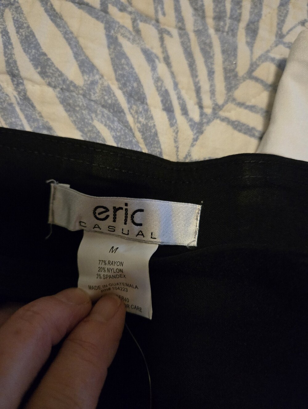 Bundle 2 Pairs Eric Casual Classic Women's Pull-On Shorts — White and Black - Picture 6 of 15